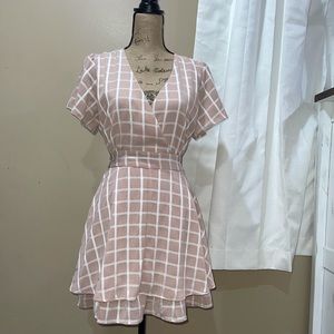 Super cute dress for a nice day or night out !!